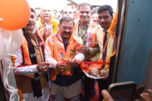 सांसद संतोष पाण्डेय ने रामलला दर्शन अयोध्या धाम योजना अंतर्गत दुर्ग एवं बस्तर संभाग के 665 तीर्थ यात्रियों की स्पेशल ट्रेन को हरी झंडी दिखाकर किया रवाना…