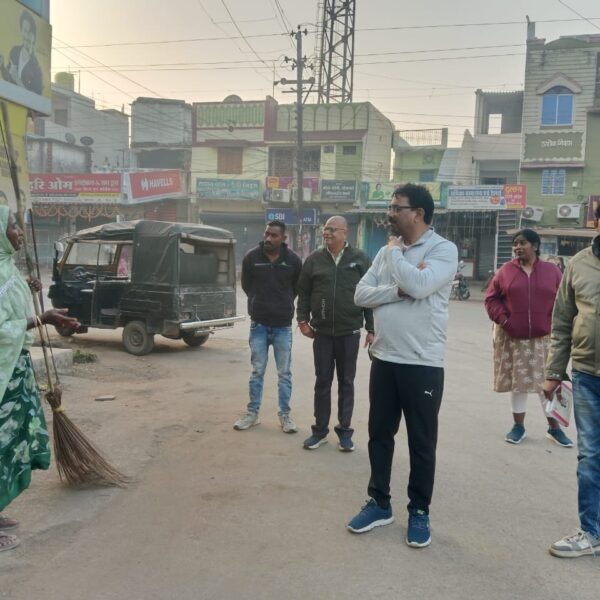 आयुक्त ने सुबह इंदिरा नगर व बसंतपुर में सफाई व्यवस्था का लिया जायजा…