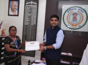 कलेक्टर ने एसआईआर में उत्कृष्ट कार्य करने वाले बीएलओ को प्रशस्ति पत्र देकर किया सम्मानित…