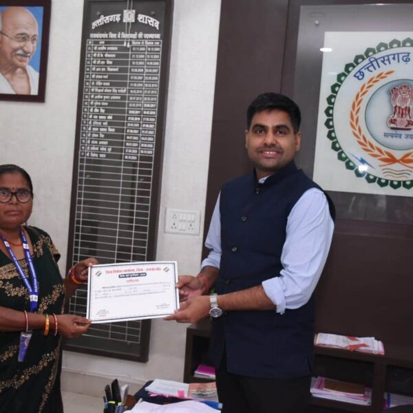 कलेक्टर ने एसआईआर में उत्कृष्ट कार्य करने वाले बीएलओ को प्रशस्ति पत्र देकर किया सम्मानित…