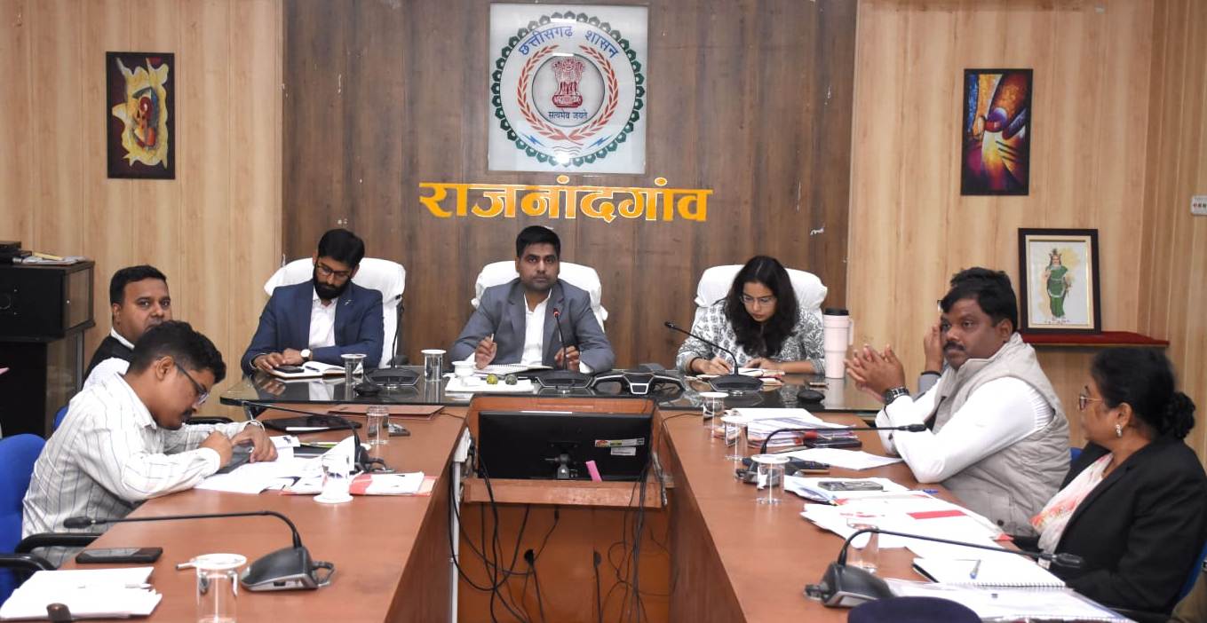 अटल मॉनिटरिंग पोर्टल में शासन की विभिन्न योजनाओं के प्रभावी क्रियान्वयन के लिए निर्धारित मापदण्डों पर करें उत्कृष्ट प्रदर्शन – कलेक्टर…