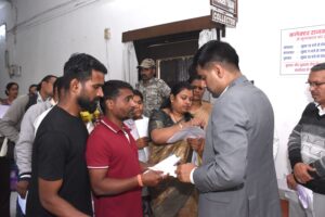 कलेक्टर ने जनदर्शन में पहुंचे जनसामान्य की समस्याओं को संवेदनशीलता पूर्वक सुना…