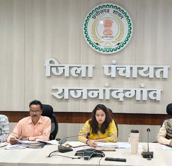 सीईओ जिला पंचायत ने पंचायत एवं ग्रामीण विकास विभाग के सभी महत्वपूर्ण योजनाओं एवं कार्यक्रमों की विस्तृत समीक्षा की…