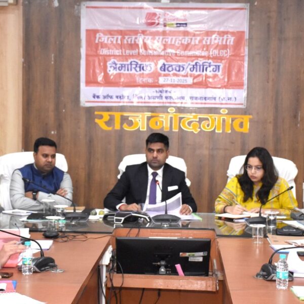 कलेक्टर ने हितग्राहियों को समय पर ऋण का वितरण नहीं करने पर बैंकर्स के प्रति नाराजगी जाहिर की..