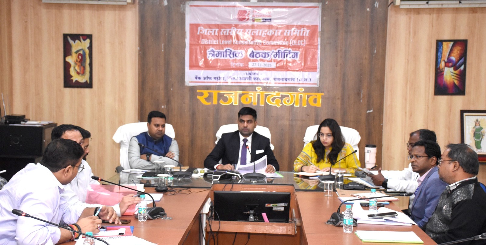 कलेक्टर ने हितग्राहियों को समय पर ऋण का वितरण नहीं करने पर बैंकर्स के प्रति नाराजगी जाहिर की..