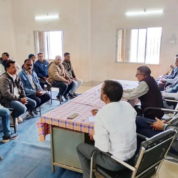 साल्हेवारा स्कूल में एम जनमन अंतर्गत PVGT क्षेत्र में जाति एवं निवास प्रमाण पत्र की समीक्षा बैठक संपन्न…