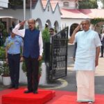 रायपुर : उप राष्ट्रपति को दिया गया गार्ड ऑफ ऑनर…