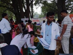 रायपुर : बीजापुर में विकास की दस्तकः धुर माओवाद प्रभावित क्षेत्र के सात गांवों में पहली बार लगा मेगा हेल्थ कैंप…