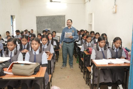 रायपुर : युक्तियुक्तकरण नीति से विद्यार्थियों तक पहुँच रही शिक्षकों की विशेषज्ञता का लाभ…