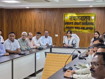 रायपुर : राष्ट्रगीत के 150 वर्ष : वंदे मातरम् के 150 वर्ष पूर्ण होने पर पूरे देश के साथ संचालनालय स्वास्थ्य में भी गूंजा राष्ट्रगीत…