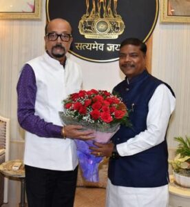 रायपुर : राज्यपाल डेका से वन मंत्री केदार कश्यप ने की सौजन्य भेंट…