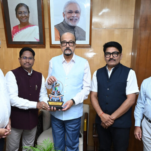 रायपुर : राज्यपाल श्री रमेन डेका से राज्य अनुसूचित जनजाति आयोग के अध्यक्ष श्री मंडावी ने सौजन्य मुलाकात की…