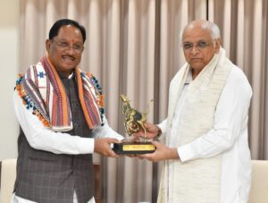 रायपुर : मुख्यमंत्री विष्णु देव साय ने गांधीनगर में गुजरात के मुख्यमंत्री भूपेंद्र पटेल से की सौजन्य भेंट…