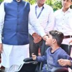 रायपुर : पैरों से चित्र उकेरने वाली पूनम बिटिया के&hellip;