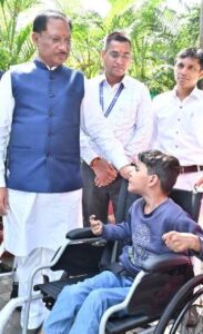 रायपुर : पैरों से चित्र उकेरने वाली पूनम बिटिया के जीवन में मुख्यमंत्री ने भरी नई उम्मीद- अब विशेष विद्यालय में मिलेगा शिक्षण और छात्रवृत्ति…