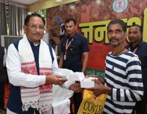 रायपुर : मुख्यमंत्री विष्णुदेव साय ने समझी पीड़ा, तुरंत बढ़ाया कदम – श्री रमन निर्मलकर को सौंपा श्रवण यंत्र…