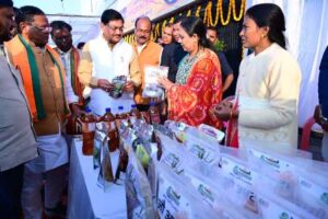 सूरजपुर : जनजातीय गौरव दिवस पर ‘सूरजधारा’ ब्रांड का शुभारंभ…