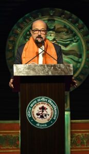 रायपुर : राज्यपाल रमेन डेका खैरागढ़ महोत्सव के समापन समारोह में हुए शामिल…