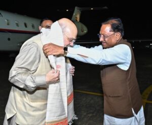 रायपुर : केंद्रीय गृह मंत्री अमित शाह का स्वामी विवेकानंद विमानतल पर मुख्यमंत्री विष्णु देव साय ने किया आत्मीय स्वागत…
