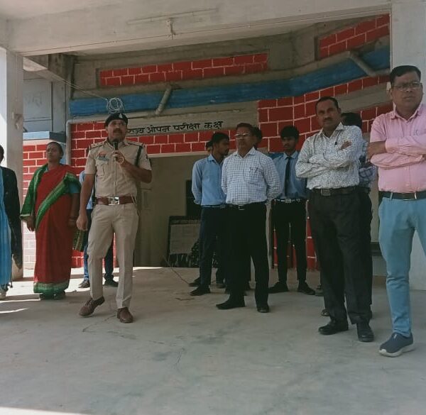 जिला के सी जी – यातायात पुलिस खैरागढ़ ने विशेष अभियान के तहत चलाया यातायात एवं साइबर जागरूकता कार्यक्रम…