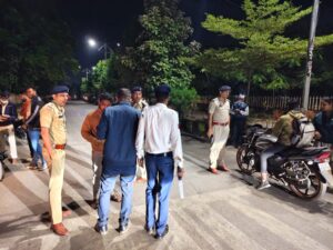 राजनांदगांव : थाना बसंतपुर, सोमानी, लालबाग, घुमका, डोंगरगढ़, छुरिया, यातायात पुलिस एवं पुलिस चौकी चिखली, मोहरा, तुमड़ीबोड पुलिस द्वारा अपने-अपने क्षेत्रों में विशेष निगरानी रखी गई…
