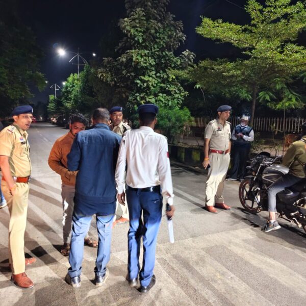 राजनांदगांव : थाना बसंतपुर, सोमानी, लालबाग, घुमका, डोंगरगढ़, छुरिया, यातायात पुलिस एवं पुलिस चौकी चिखली, मोहरा, तुमड़ीबोड पुलिस द्वारा अपने-अपने क्षेत्रों में विशेष निगरानी रखी गई…