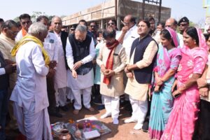 राजनांदगांव : विधानसभा अध्यक्ष ने आदर्श कृषि उपज मंडी समिति राजनांदगांव के अनाज एवं फल सब्जी मंडी में 1 करोड़ 33 लाख 36 हजार रूपए की लागत की बीटी रोड डामरीकरण कार्य का किया भूमिपूजन…