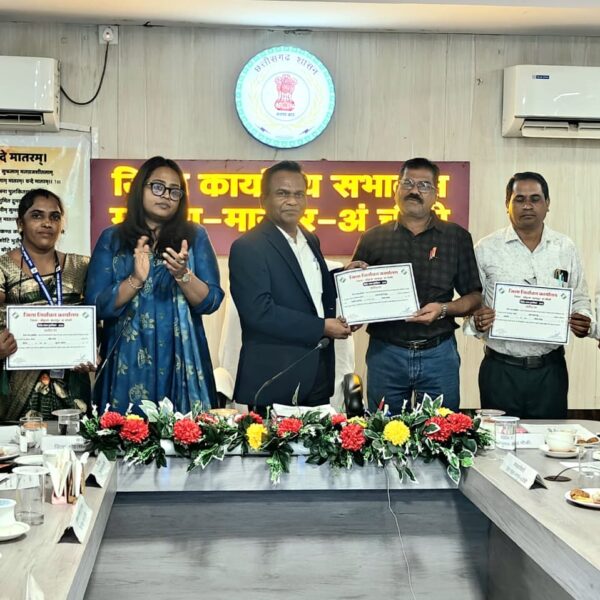 एसआईआर में उत्कृष्ट कार्य पर प्रभारी सचिव पी.एस. एल्मा ने किया सम्मानित…