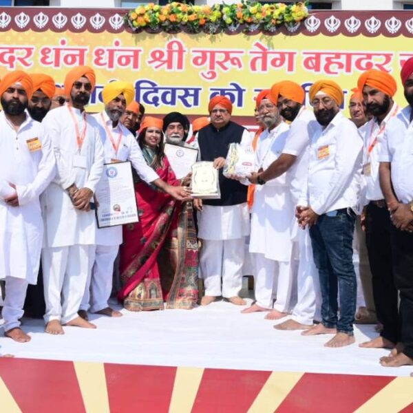 विधानसभा अध्यक्ष डॉ. रमन सिंह हिन्द दी चादर धंन धंन गुरू तेग बहादुर जी के 350वें शहीदी दिवस को समर्पित श्लोक महला 9वां के सामूहिक पठन कार्यक्रम में हुए शामिल…