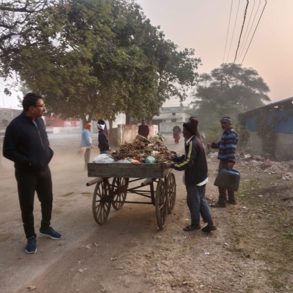 पानी, सफाई का हाल देखने निगम आयुक्त सुबह पहुचे वार्डो में…