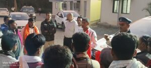 कबीरधाम पुलिस ने गन्ना परिवहन करने वाले किसानों को यातायात सुरक्षा के प्रति जागरूक किया…