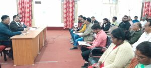 आयुक्त ने सफाई दरोगा वार्ड प्रभारियों से वार्डो में निधारित समय तक सफाई करने एवं सफाई मे सुधार करने के दिये निर्देश…