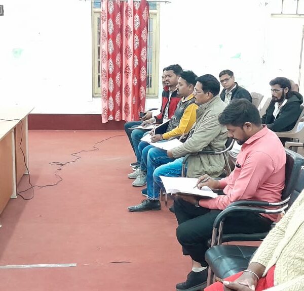 आयुक्त ने सफाई दरोगा वार्ड प्रभारियों से वार्डो में निधारित समय तक सफाई करने एवं सफाई मे सुधार करने के दिये निर्देश…