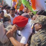 नेशनल हेराल्ड मामले में भाजपा कार्यालय का कांग्रेस कार्यकर्ताओ ने किया घेराव,पुलिस से हुई झूमा झटकी…