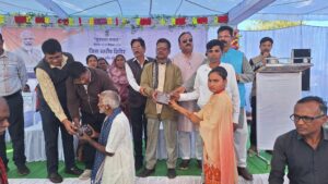 जनसामान्य की समस्याओं एवं शिकायतों के त्वरित निराकरण के लिए आमाटोला में लगा शिविर…