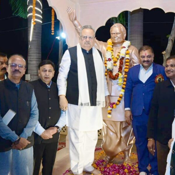 विधानसभा अध्यक्ष डॉ. रमन सिंह ने अटल परिसर राजनांदगांव में भारत रत्न अटल बिहारी वाजपेयी की जयंती सुशासन दिवस कार्यक्रम में हुए शामिल…
