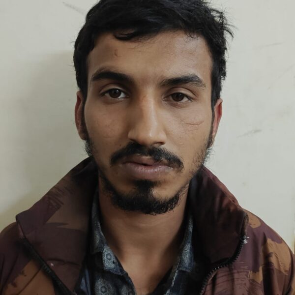 चलती दोपहिया वाहन से बैग स्नेचिंग की 3 घटनाओं को अंजाम देने वाला शातिर आरोपी उत्तम रोचलानी गिरफ्तार…