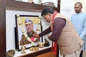 उप मुख्यमंत्री विजय शर्मा ने आईपीएस प्रखर पांडेय को दी श्रद्धांजलि…