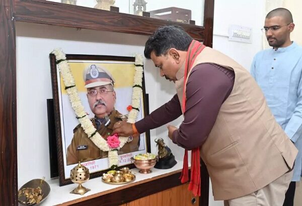 उप मुख्यमंत्री विजय शर्मा ने आईपीएस प्रखर पांडेय को दी श्रद्धांजलि…