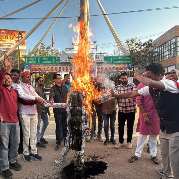 भूपेश बघेल और टी एस सिंहदेव का भाजयुमो ने किया&hellip;