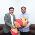 रायपुर : वन मंत्री श्री कश्यप से एसईसीएल के सीएमडी ने की सौजन्य भेंट…