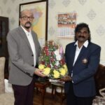 रायपुर : राज्यपाल डेका से वुशु एसोसिएशन के महासचिव ने की भेंट…