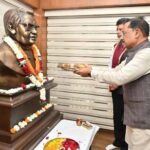 रायपुर : मुख्यमंत्री विष्णु देव साय ने भारत रत्न अटल बिहारी वाजपेयी की प्रतिमा पर माल्यार्पण कर दी श्रद्धांजलि…