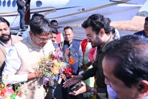 रायपुर : वित्त मंत्री श्री ओपी चौधरी का जशपुर आगडीह हवाई पट्टी में हुआ आत्मीय स्वागत…