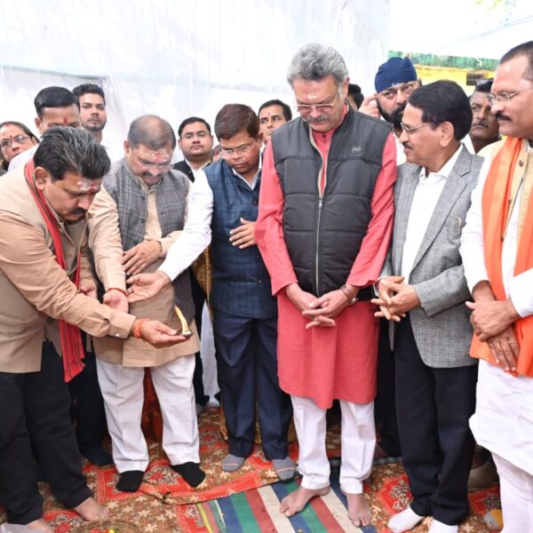 रायपुर : उप मुख्यमंत्री विजय शर्मा ने पंचमुखी बूढ़ा महादेव मंदिर में कांवड़िया विश्राम गृह निर्माण का किया भूमिपूजन, 1.54 करोड़ की लागत से होगा तैयार…