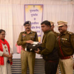 रायपुर : 35 पुनर्वासितों को आईजी बस्तर ने किया स्मार्टफोन एवं प्रशिक्षण किट का वितरण…