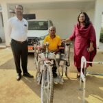 कलेक्टर प्रजापति ने दिव्यांग श्री जीवन को दिया ट्राइसाइकिल, खिला चेहरा…