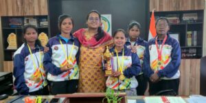 कलेक्टर ने राज्य स्तरीय खेलो छत्तीसगढ़ यूथ कराटे 2025 प्रतियोगिता में शामिल प्रतिभागियों का किया सम्मान…