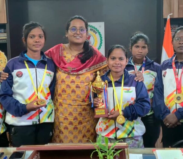 कलेक्टर ने राज्य स्तरीय खेलो छत्तीसगढ़ यूथ कराटे 2025 प्रतियोगिता में शामिल प्रतिभागियों का किया सम्मान…