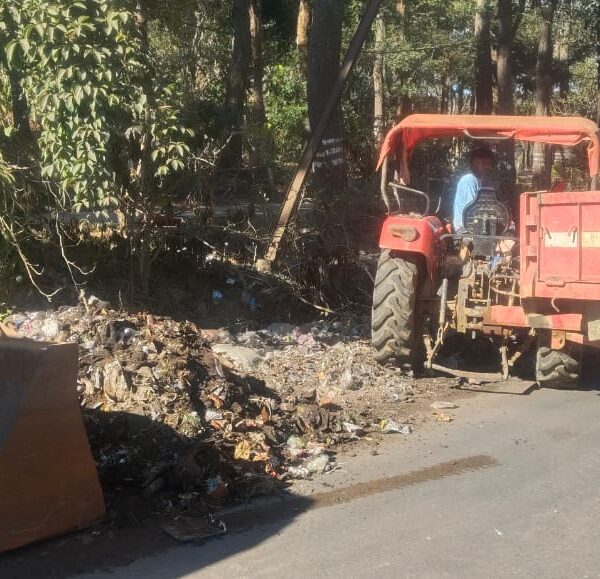 नेशनल हाईवे-30 किनारे फैले कचरे की ग्राम पंचायत चिल्फी द्वारा कराई गई सफाई…